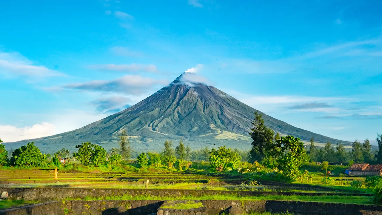 Look how Majestic and Amazing Mayon Volcano of Bicol Region is!