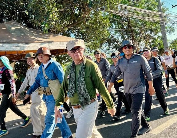 Close to a Thousand Marchers Join the 160-km Freedom March Honoring WWII Heroes